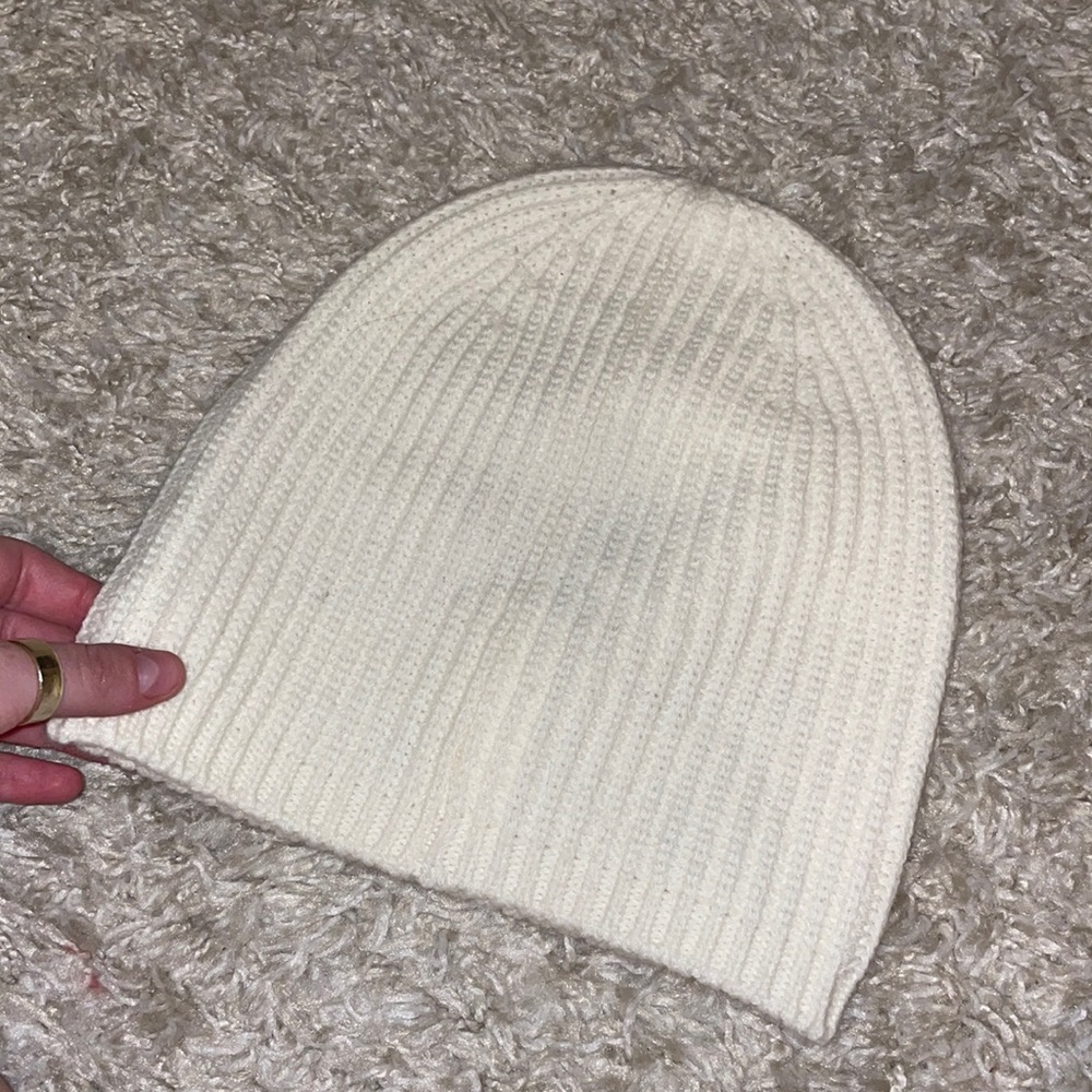 Kate Spade knitted hat - Picture 2 of 2